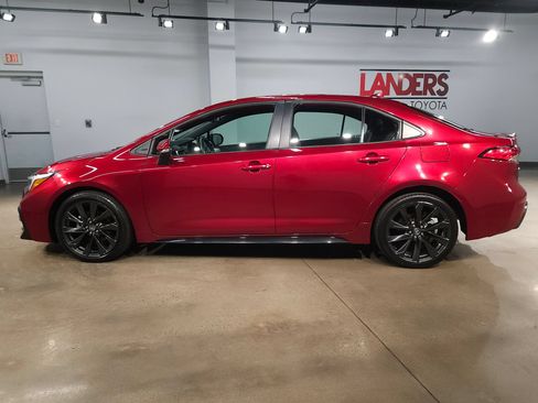 Used 2025 Toyota Corolla SE FWD image 4