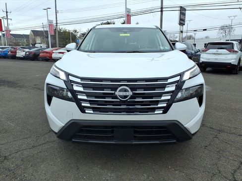 Certified 2025 Nissan Rogue SV image 9