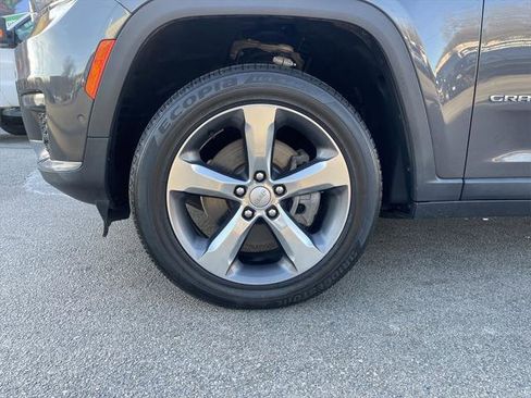 Certified 2022 Jeep Grand Cherokee L Limited w/ Luxury Tech Group II image 9