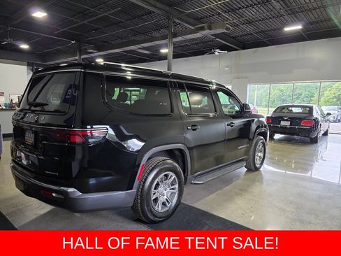 Used 2022 Jeep Wagoneer Series I AWD/4WD image 4