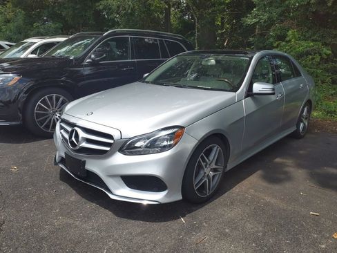 Used 2014 Mercedes-Benz E 350 4MATIC Sedan image 3