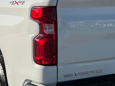 Used 2021 Chevrolet Silverado 1500 LT image 34