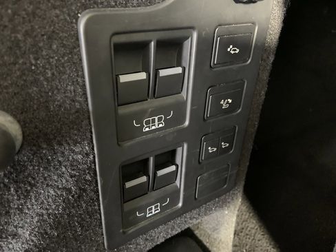 Used 2017 Land Rover Discovery HSE Luxury image 23