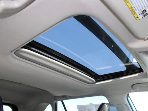 Used 2022 Toyota RAV4 XLE Premium FWD image 6