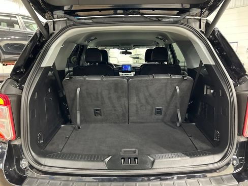 Used 2023 Ford Explorer XLT w/ Equipment Group 202A AWD/4WD image 27