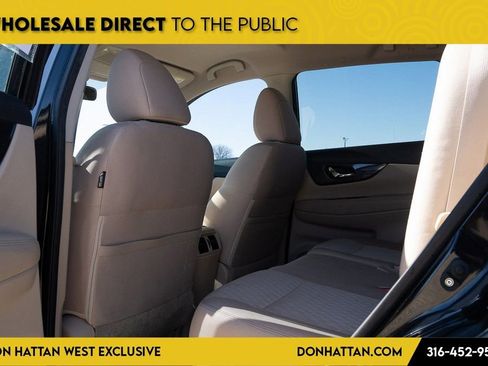 Used 2017 Nissan Rogue SV w/ SV Premium Package image 19