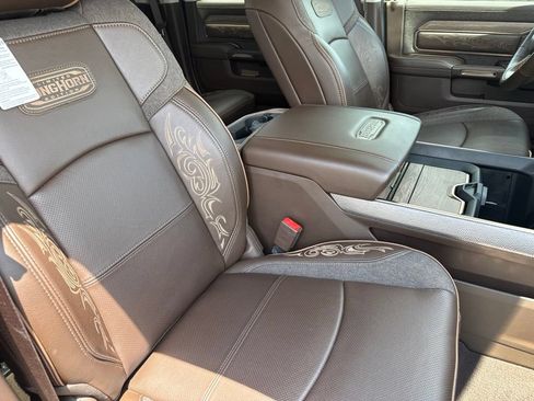 Used 2025 RAM 2500 Limited AWD/4WD image 25