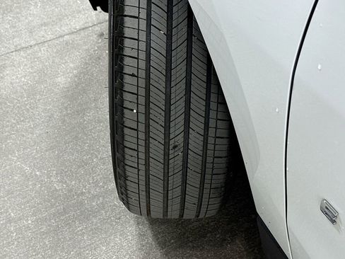 Used 2023 Chevrolet Equinox LT image 39