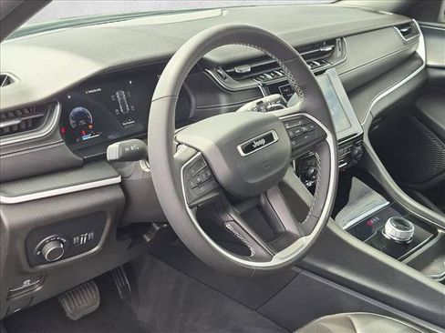 Used 2024 Jeep Grand Cherokee Altitude AWD/4WD image 10