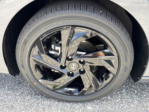 New 2026 Hyundai Elantra SEL Sport Premium FWD image 9