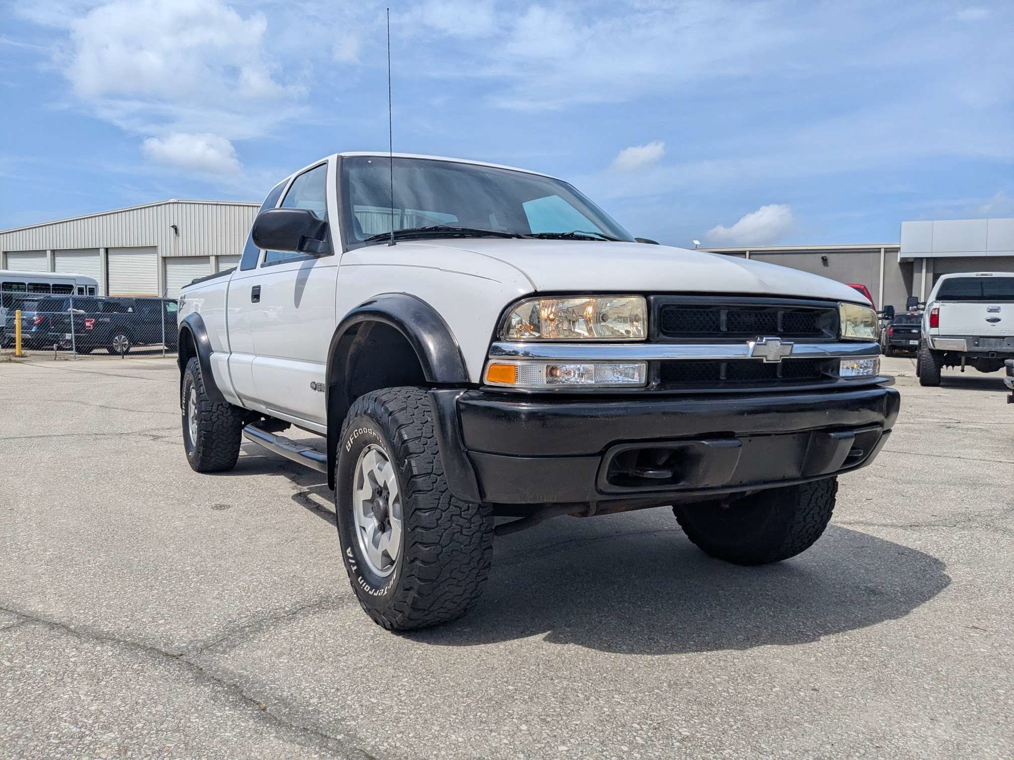 Used 2001 Chevrolet S10 Pickup 4x4 Extended Cab w/ Preferred Equipment Group image 2