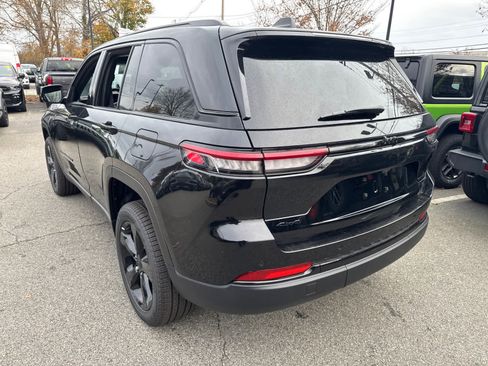 New 2025 Jeep Grand Cherokee Limited w/ Black Appearance Package image 4