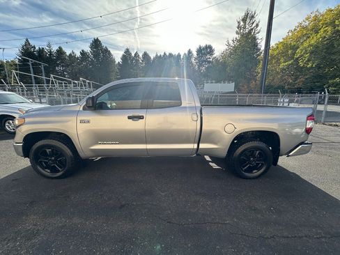 Used 2018 Toyota Tundra SR5 w/ SR5 Upgrade Package image 8