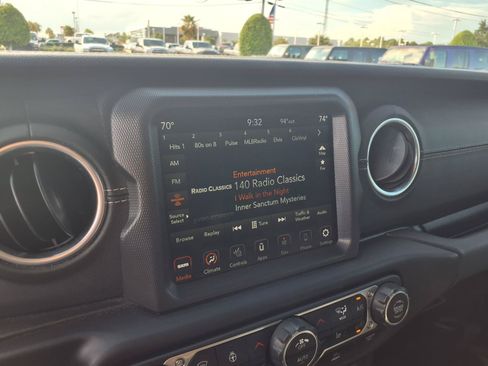 Used 2022 Jeep Wrangler Unlimited Sahara w/ Cold Weather Group AWD/4WD image 19