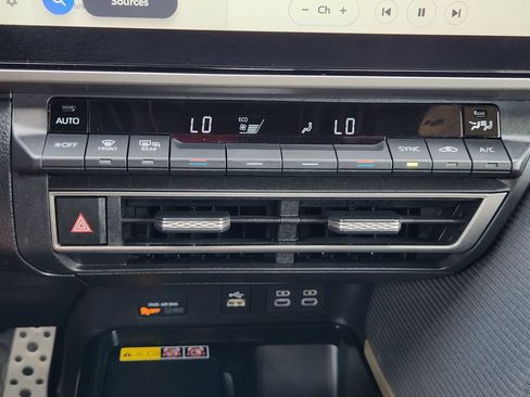 Used 2026 Toyota Camry SE w/ Multimedia Upgrade Package AWD/4WD image 23