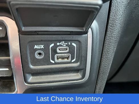 Used 2025 Jeep Wrangler Unlimited Rubicon AWD/4WD image 6