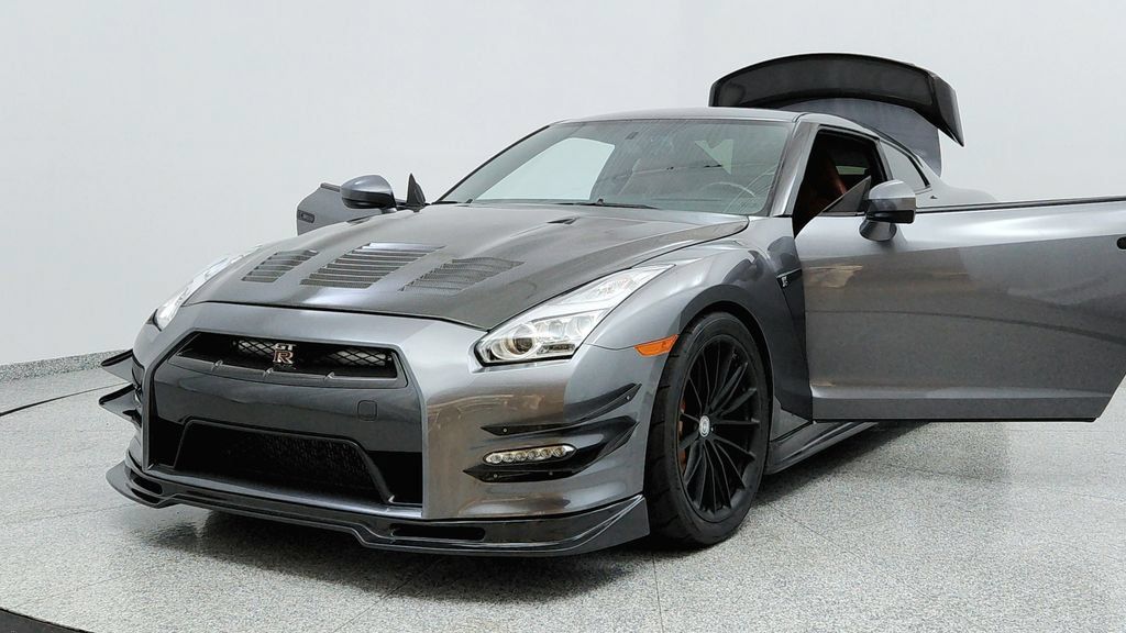 Used 2015 Nissan GT-R Premium AWD/4WD image 9