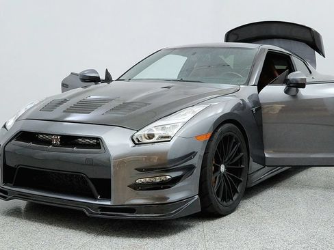 Used 2015 Nissan GT-R Premium AWD/4WD image 9