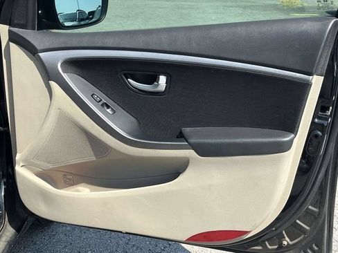 Used 2017 Hyundai Elantra GT FWD image 24