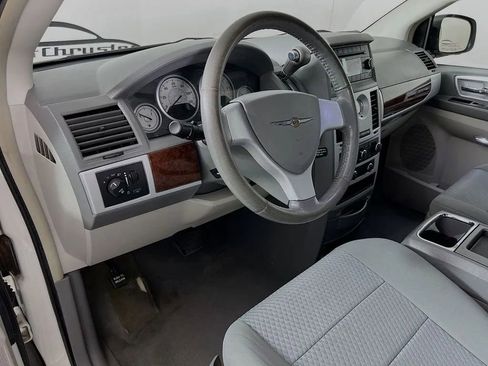 Used 2010 Chrysler Town & Country Touring w/ Family Value Group image 10