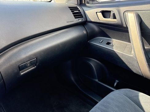 Used 2010 Toyota Highlander Sport image 26