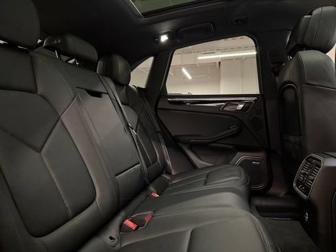 Certified 2026 Porsche Macan AWD/4WD image 28