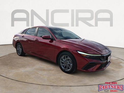 Used 2024 Hyundai Elantra SEL FWD image 1