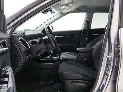 Used 2025 Kia Seltos S FWD image 17