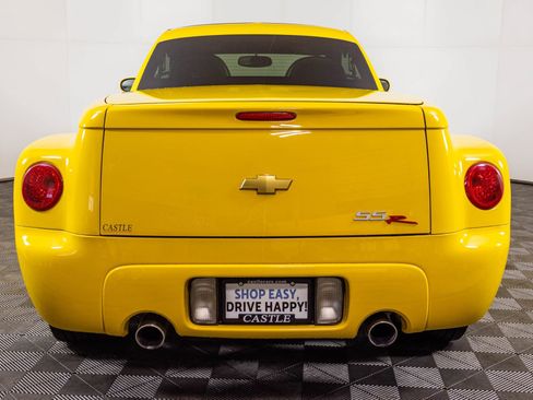 Used 2004 Chevrolet SSR w/ Preferred Equipment Group RWD image 17