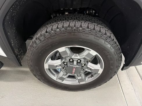 Used 2026 GMC Sierra 2500 SLT w/ SLT Premium Package AWD/4WD image 5