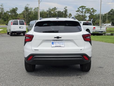 New 2026 Chevrolet Trax LT w/ Sunroof Package FWD image 6