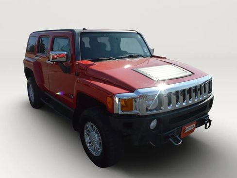 Used 2010 HUMMER H3 image 12