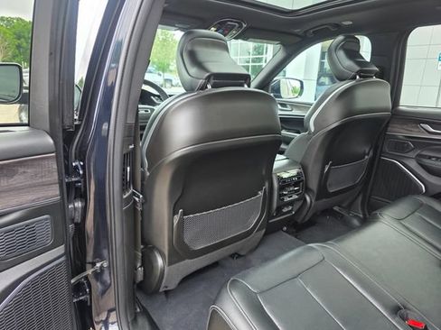 Used 2023 Jeep Grand Cherokee Overland w/ Luxury Tech Group IV AWD/4WD image 19