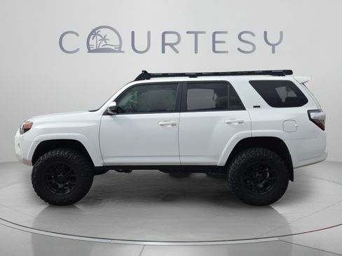 Used 2019 Toyota 4Runner SR5 AWD/4WD image 2