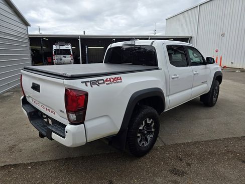 Used 2018 Toyota Tacoma TRD Off-Road image 7