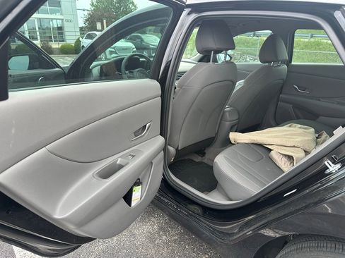 Used 2025 Hyundai Elantra Hybrid FWD image 15