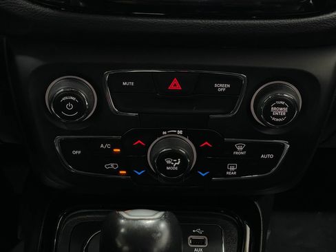 Used 2018 Jeep Compass Limited image 23