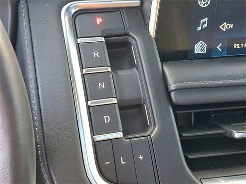 Used 2022 Chevrolet Tahoe Z71 w/ Luxury Package image 12