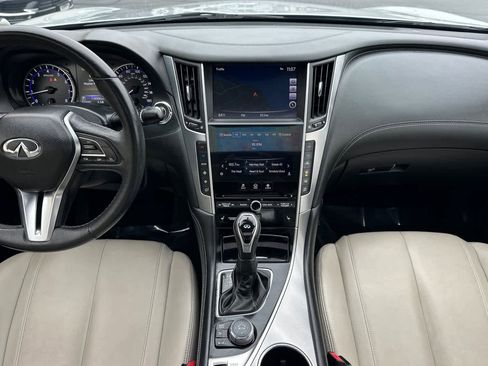 Used 2017 INFINITI Q60 w/ Premium Plus Package 2.0T image 3