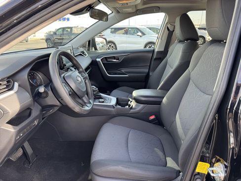 Used 2020 Toyota RAV4 XLE image 26