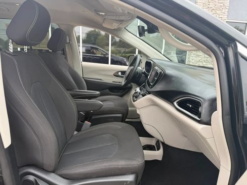 Used 2024 Chrysler Voyager LX FWD image 14
