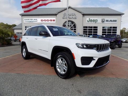 Certified 2024 Jeep Grand Cherokee Laredo w/ MOPAR Finishing Package image 37