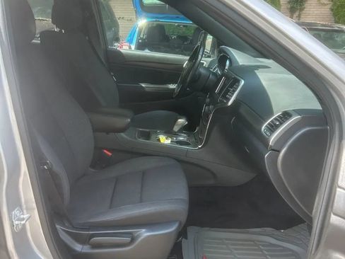 Used 2018 Jeep Grand Cherokee Laredo AWD/4WD image 11