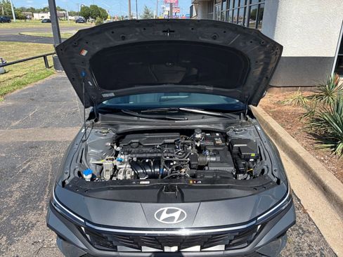 Used 2025 Hyundai Elantra Limited FWD image 34