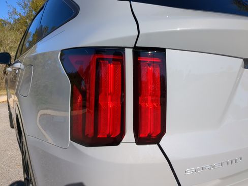 Used 2023 Kia Sorento SX image 10