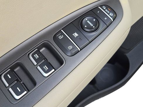 Used 2016 Kia Optima LX w/ LX Convenience Package image 17