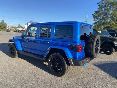 Used 2022 Jeep Wrangler Unlimited Sahara w/ Cold Weather Group image 6