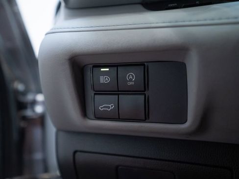 Used 2023 Toyota Highlander XLE AWD/4WD image 22