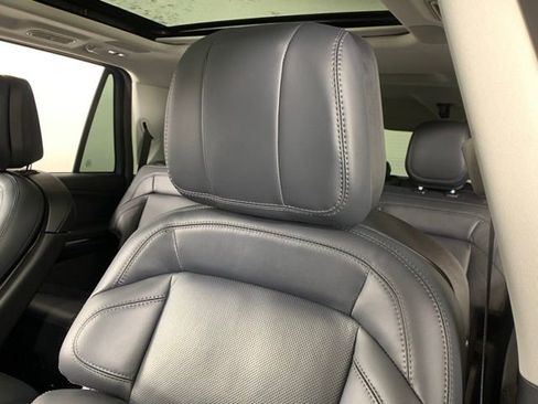 New 2025 Lincoln Navigator L Reserve image 17