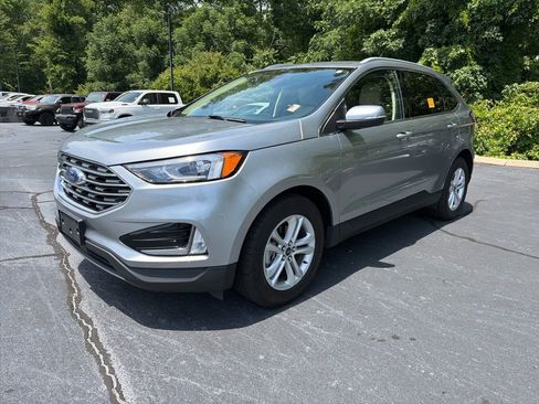 Used 2020 Ford Edge SEL w/ Convenience Package FWD image 2